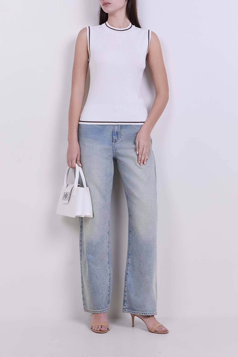 טופ סרוג בגזרת סלים